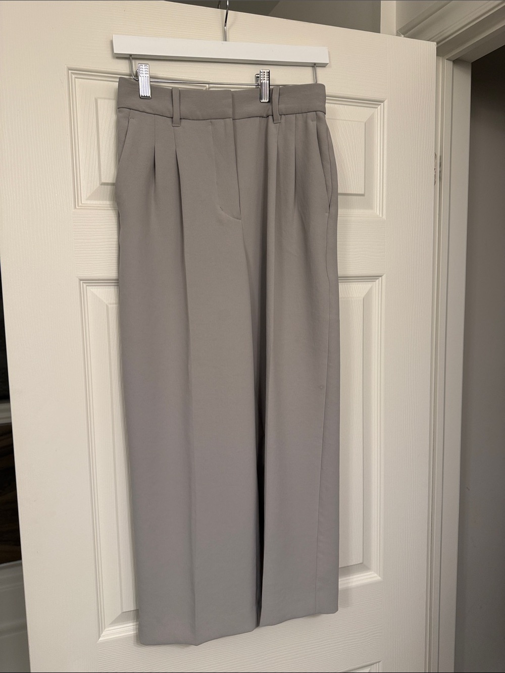 Aritzia Cropped Wide-Leg Trousers in Light Gray